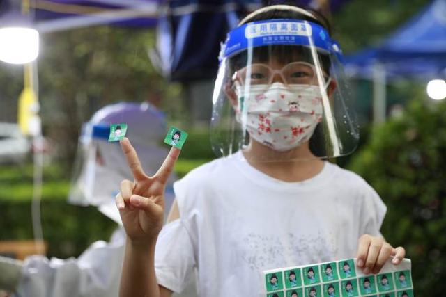 西安多个商场和餐饮单位发暂停堂食通知