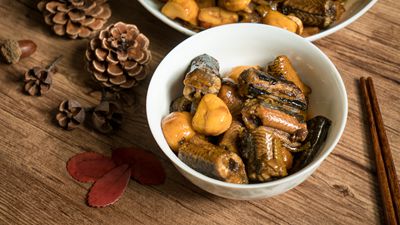 广东台山黄鳝饭花式上桌 游客“食过返寻味”