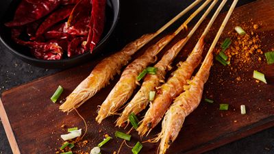 牛思维带动牛经济，在淄博烧烤面前，三亚海鲜