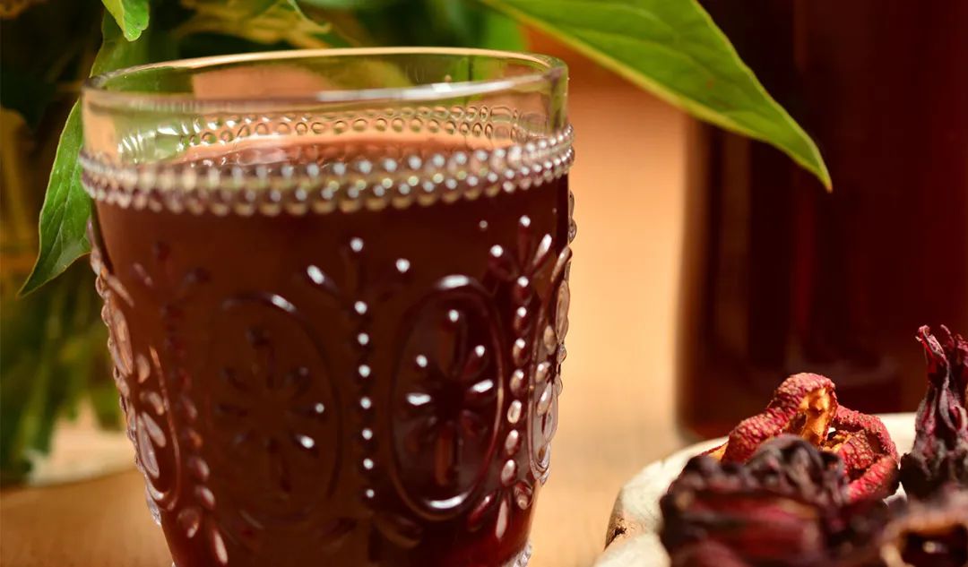 年轻人买酸梅汤挤爆药房 中药茶饮市场化没那么