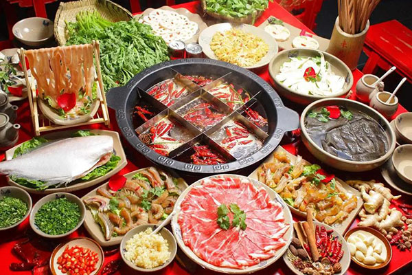 开火锅店一年能挣多少钱:78万（投资60万起）