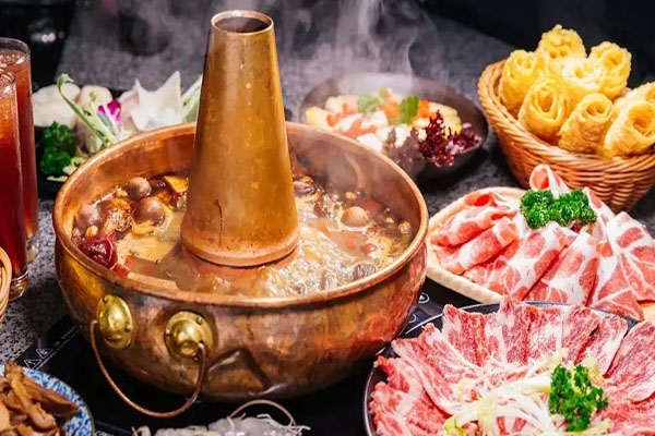 新手如何开一个火锅店:选址、装修、员工培训等