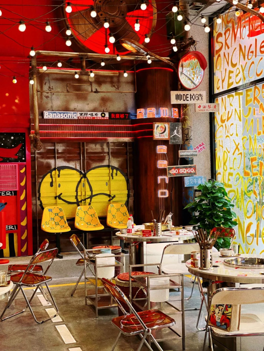 单店鸡脚筋月销4吨、霸占好评榜第一,这家串串火锅火了!