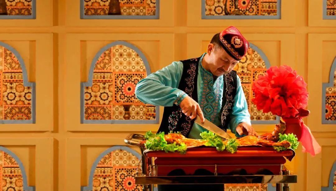 新疆被全国游客挤爆!悄悄走热的新疆菜未来可期?