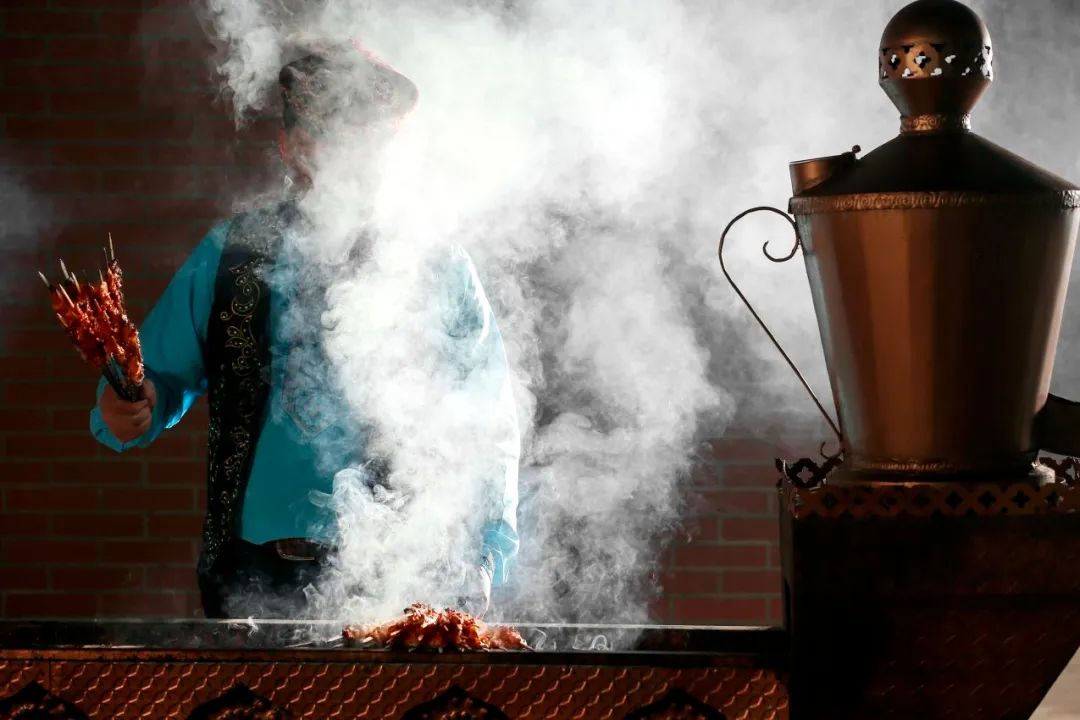 新疆被全国游客挤爆!悄悄走热的新疆菜未来可期?