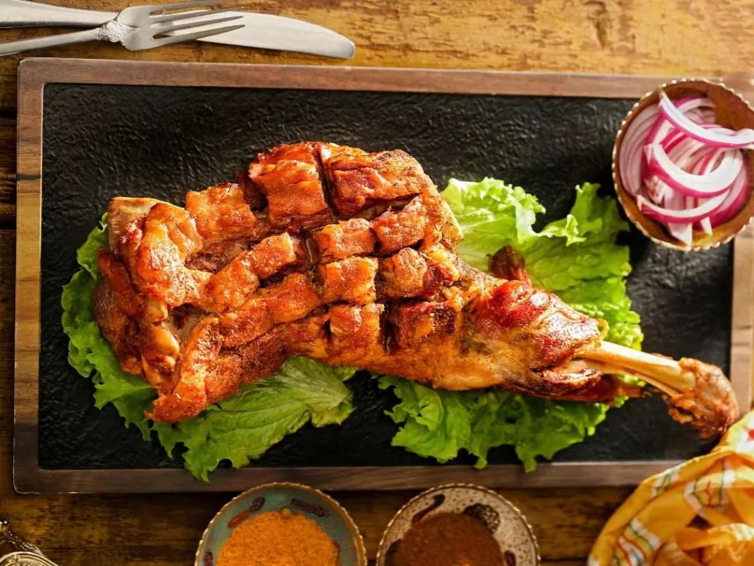 新疆被全国游客挤爆!悄悄走热的新疆菜未来可期?