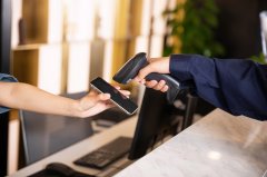 6人吃617元烧烤只付8元就离开， 老板：收银员垫