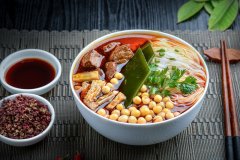 年轻人都消费摆烂了，餐饮品牌还想搞消费升级