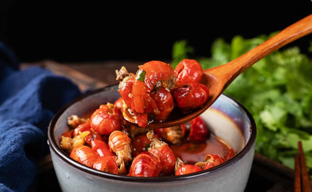 海底捞上半年预亏超2亿元，布局外卖和预制菜业务能否自救？