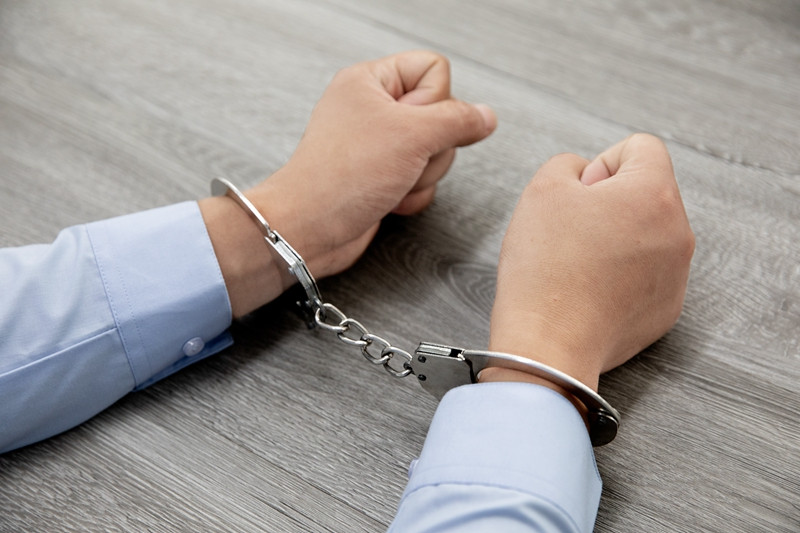 与奶茶店经理勾结套取配送费13万余元，8名外卖骑手被捕！