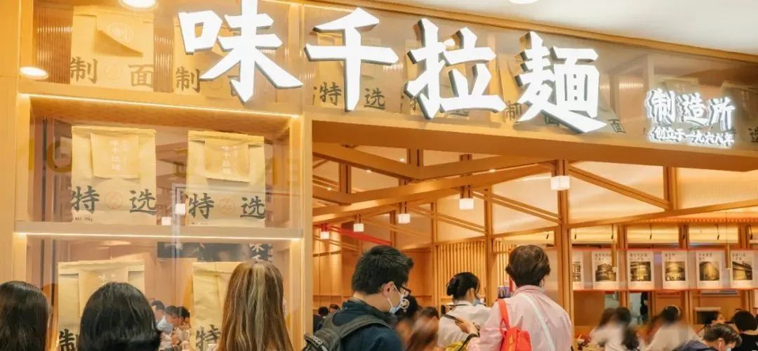 九毛九上半年权益股东溢利同比下降68.98%；加拿大餐馆小费暴涨至30%