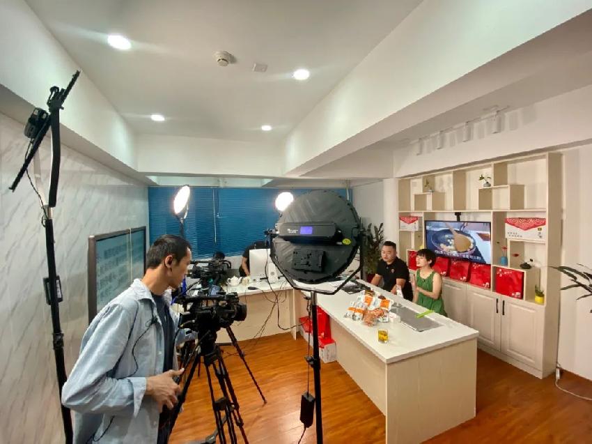 创新拥抱Z世代,餐饮老字号们“触网破局”