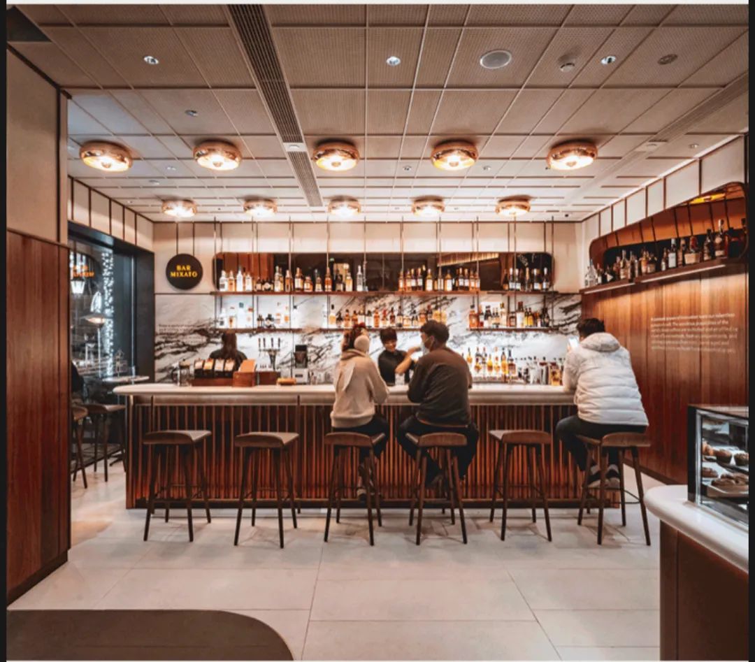 巨头争相布局的“日咖夜酒”,真的那么“上头”?