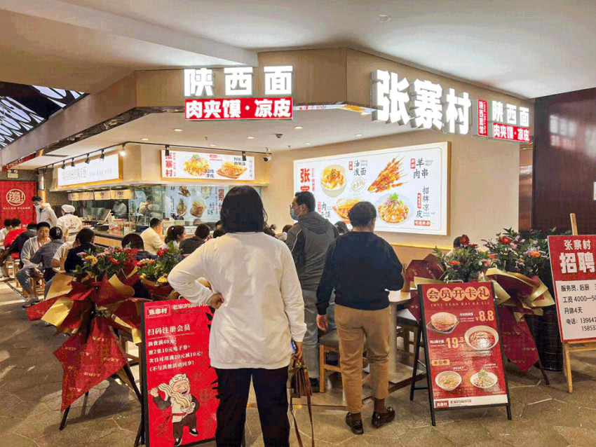5年开万店,这家“餐饮航母”的底气和实力在哪?