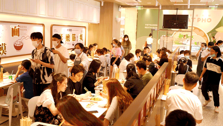 5年开万店,这家“餐饮航母”的底气和实力在哪?