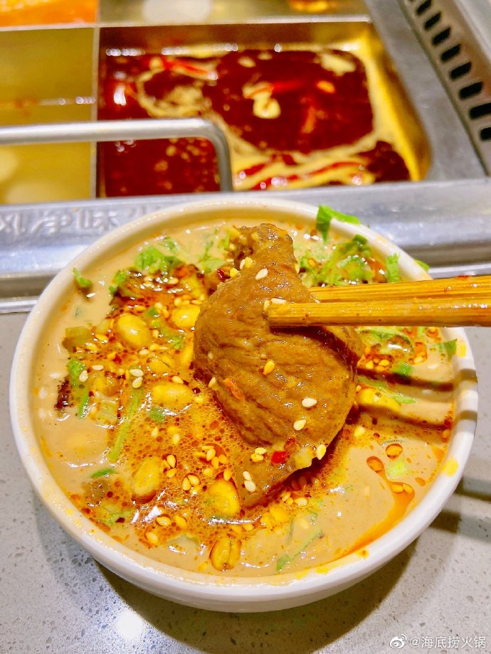 海底捞涨价话题登上热搜 部分成都门店:上半年就已涨价