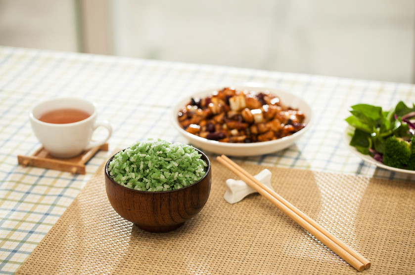 西式轻食遇冷,中式轻食却爆红成为新风口?