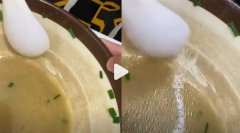 男生吃麻辣烫碗边抠出污垢，网友表示看吐了