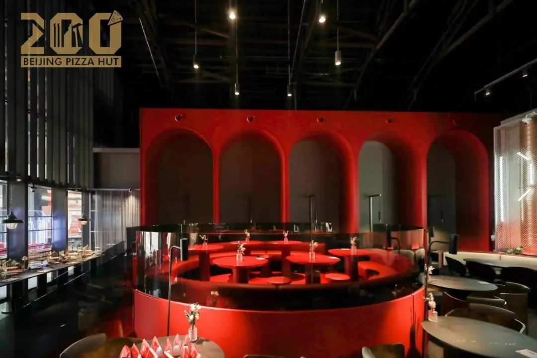 三人均为执法人员！官方通报“奶茶店先欢迎后扫码被关停”调查结果