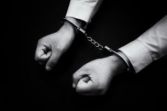 食客在店门口停车却到隔壁用餐，海宁一餐饮店