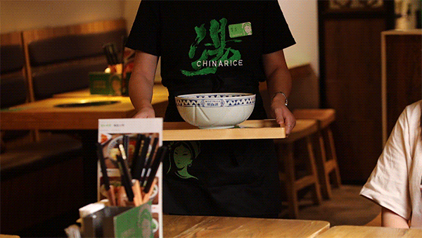 “米线大王”冲刺1000店，21年老品牌的硬核升级