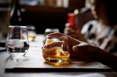 法国餐饮机构成本飙升 继菜肴之后酒水也涨价