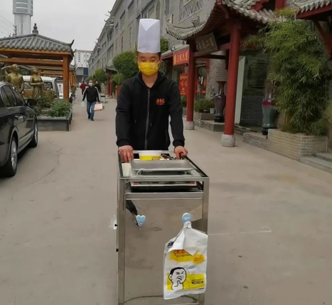 寒冬中的餐饮老板：只剩半条命的时候，又遭了致命一击