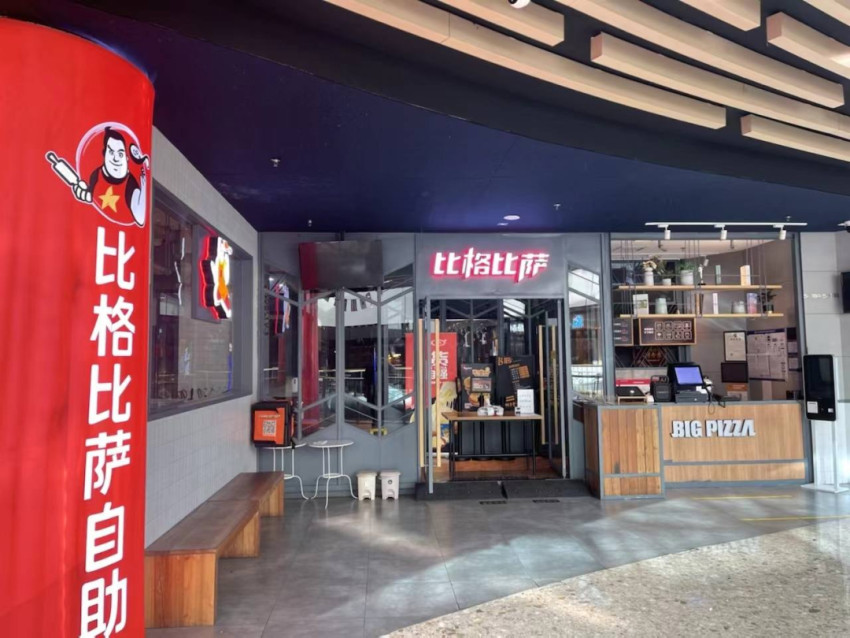 寒冬中的餐饮老板：只剩半条命的时候，又遭了致命一击