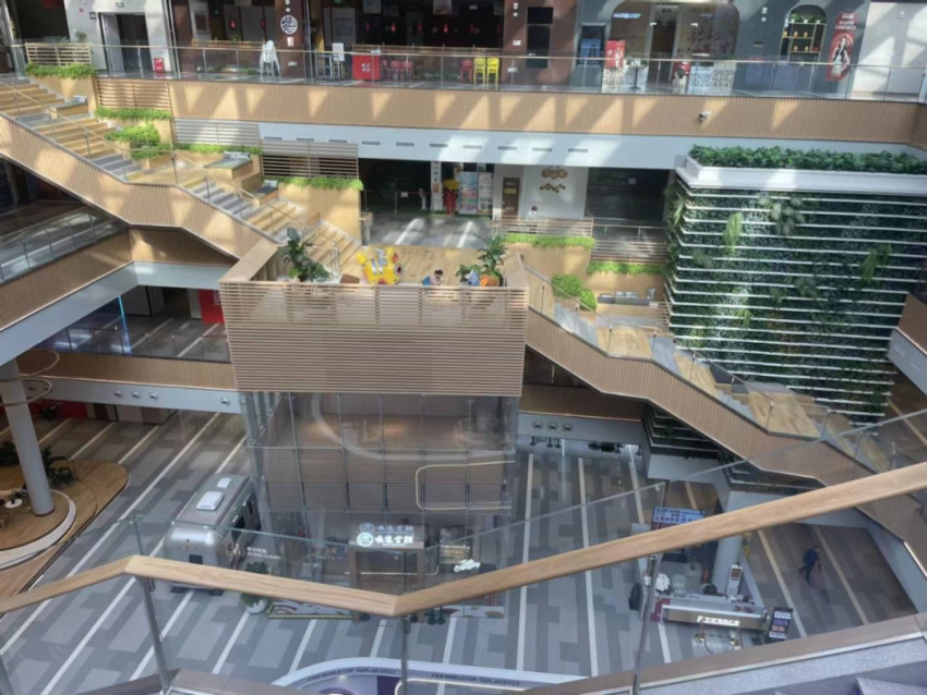 寒冬中的餐饮老板：只剩半条命的时候，又遭了