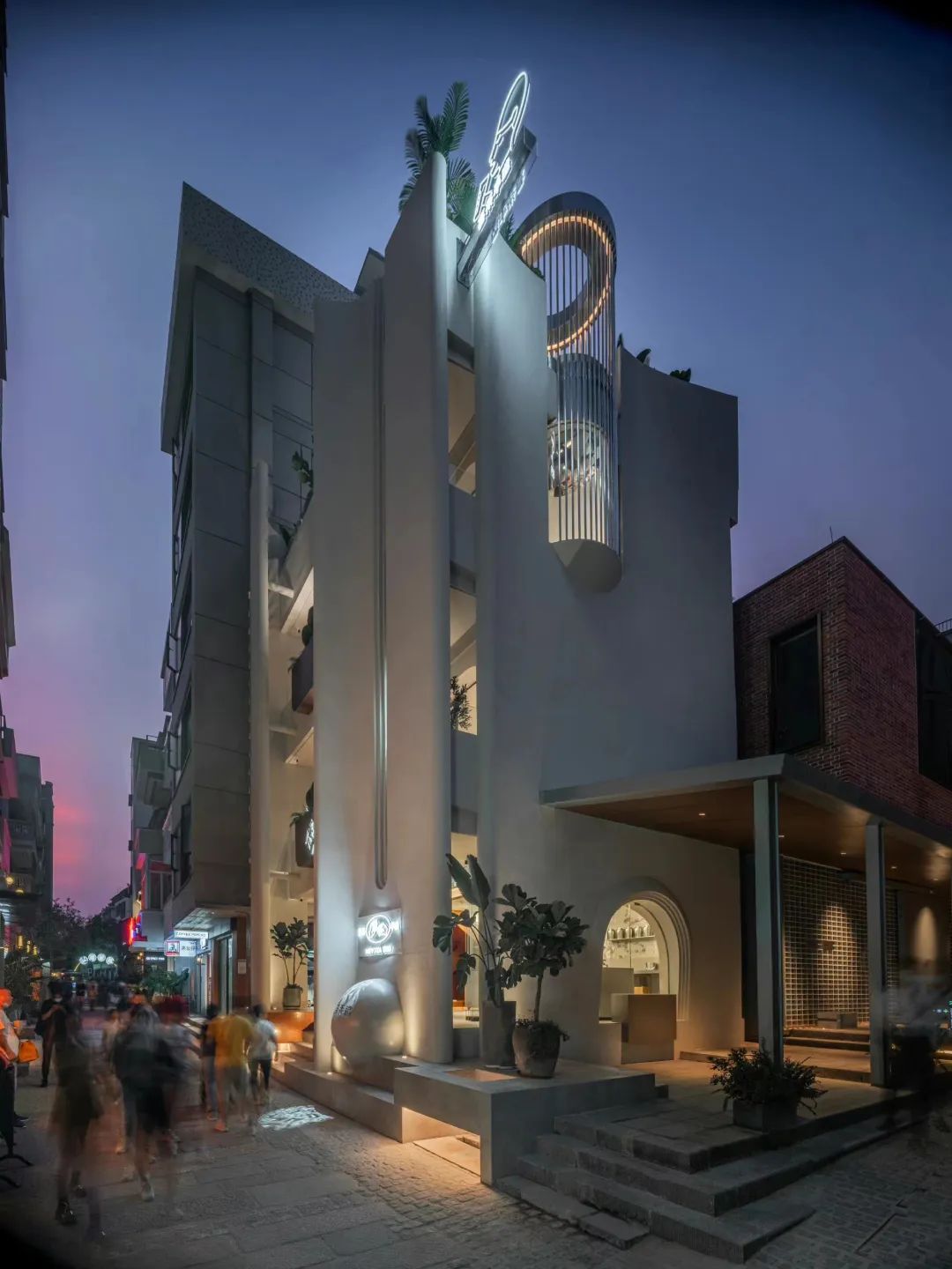 喜茶奈雪集体下沉，「茶饮界星巴克」终究是个伪命题