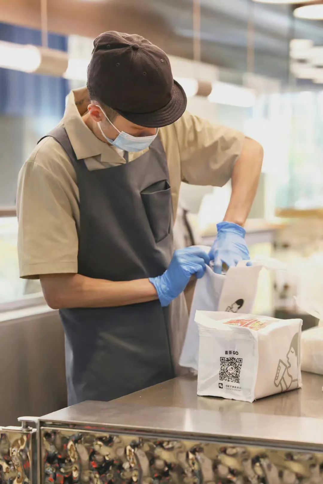 喜茶奈雪集体下沉，「茶饮界星巴克」终究是个伪命题