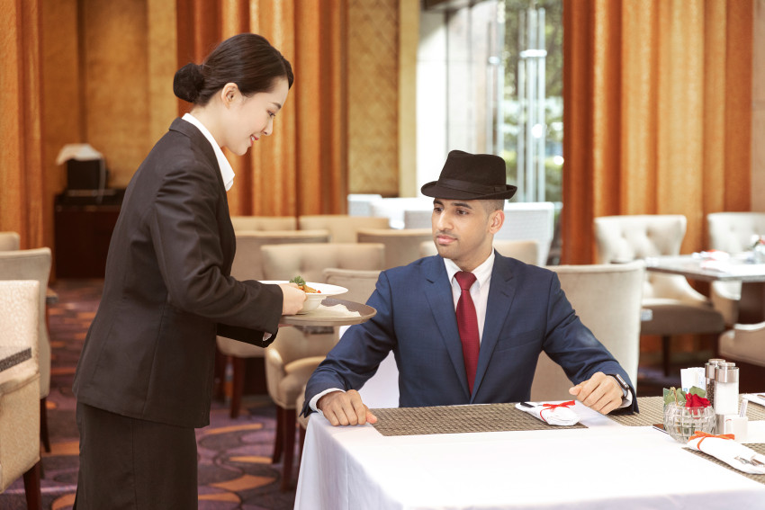 ChatGPT大火,餐厅服务员会提前被AI取代吗?