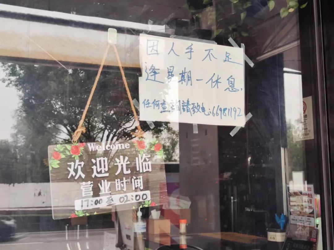 “人人都是大学生”的时代,餐厅的盘子谁来端?