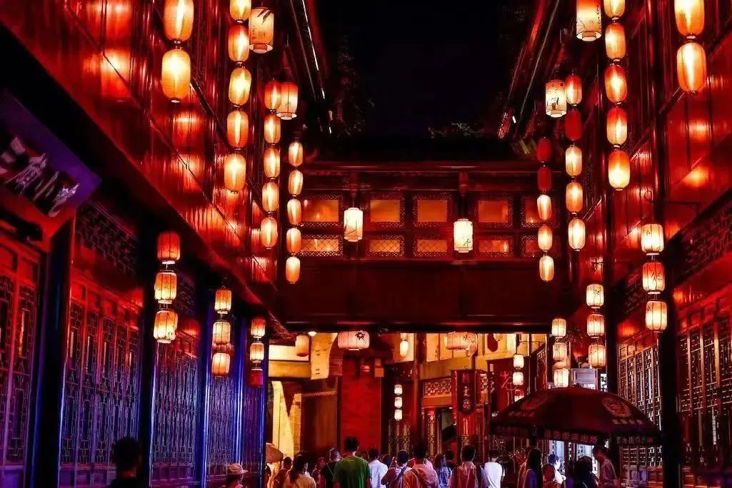 一年亏损16亿，海伦司“痛饮”规模化苦酒？