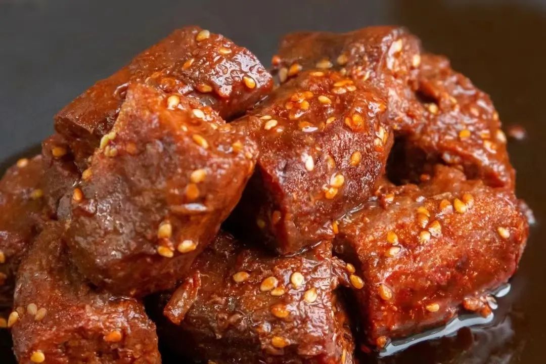 绝味食品预计一季度净利润增长超四成；全聚德一季度扭亏为盈