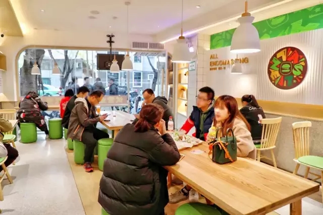 塔斯汀汉堡店最新加盟政策，塔斯汀汉堡加盟费明细表