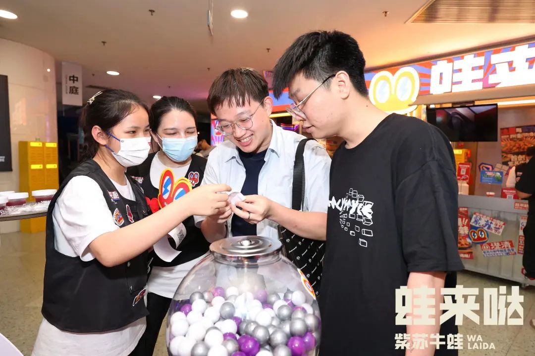 排位超2600多桌!这家牛蛙店在商场造了一个“超级夜市”