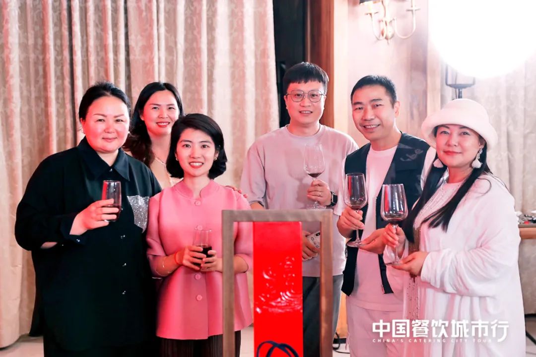 品鉴川菜之美,红咖饭局在水井·黉馆精彩上演