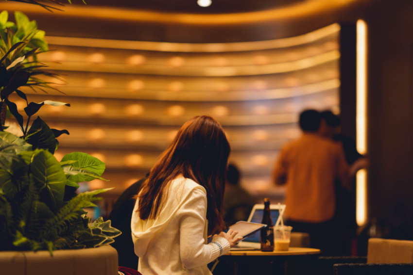 探店|在这家上海新开业的茶饮店,我们看到了茶在下阶段的可能性