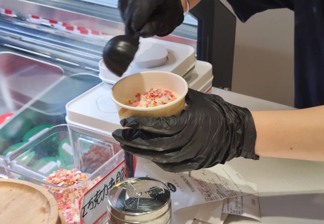 探访茅台冰淇淋旗舰店：跨界卖咖啡，加入茅台酒最贵42元一杯