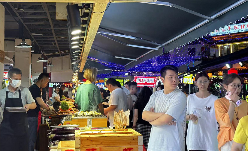 夜市摆摊,能“一夜暴富”?