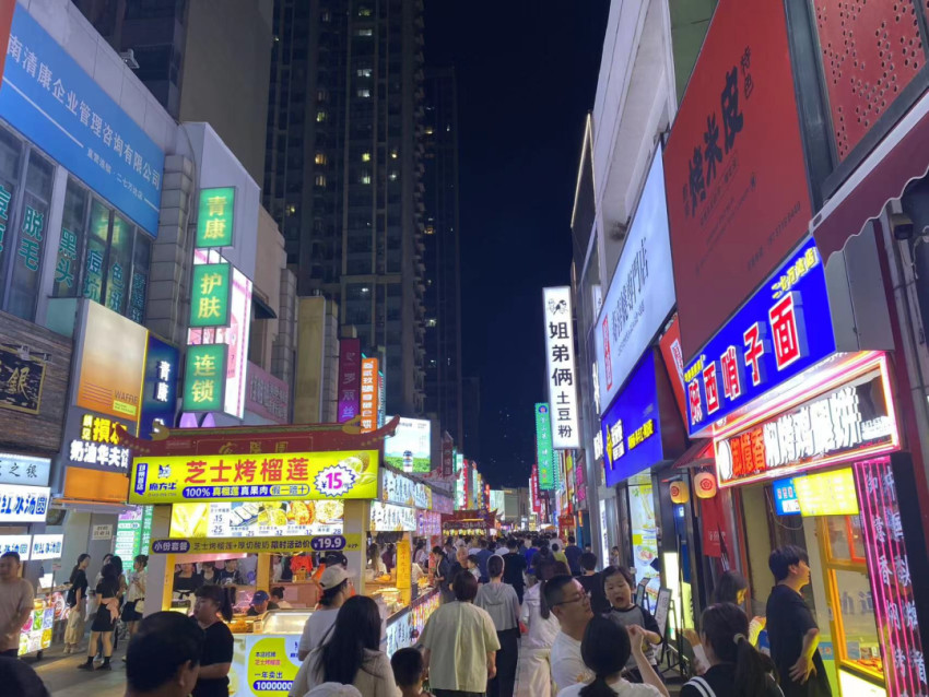 夜市摆摊,能“一夜暴富”?