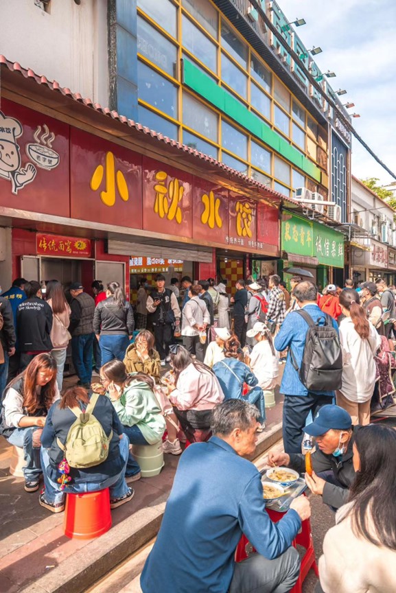 “小店美食家”用传承延续好味,大众点评2023年“必吃榜”近四成为烟火小店