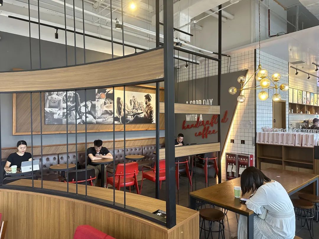 集中关店、势能下滑,昔日“中国第二咖啡连锁”摊上事了?