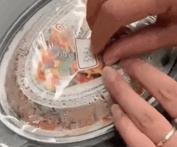 动车盒饭35元价签下面竟还藏着15元零售价！12306回应了