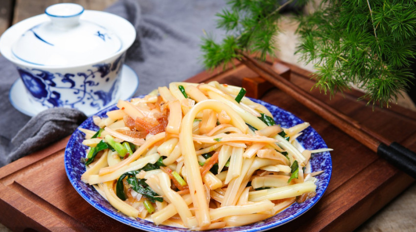 女子吃凉皮中毒身亡，全城禁售？官方通报来了