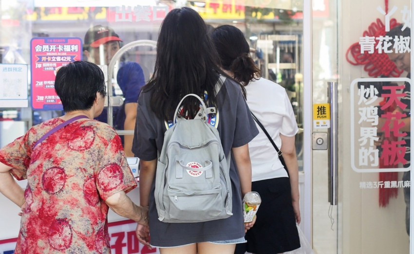 进货、炒菜都不用手,滚筒炒鸡走俏泉城,线上化助力鲁菜“新做”