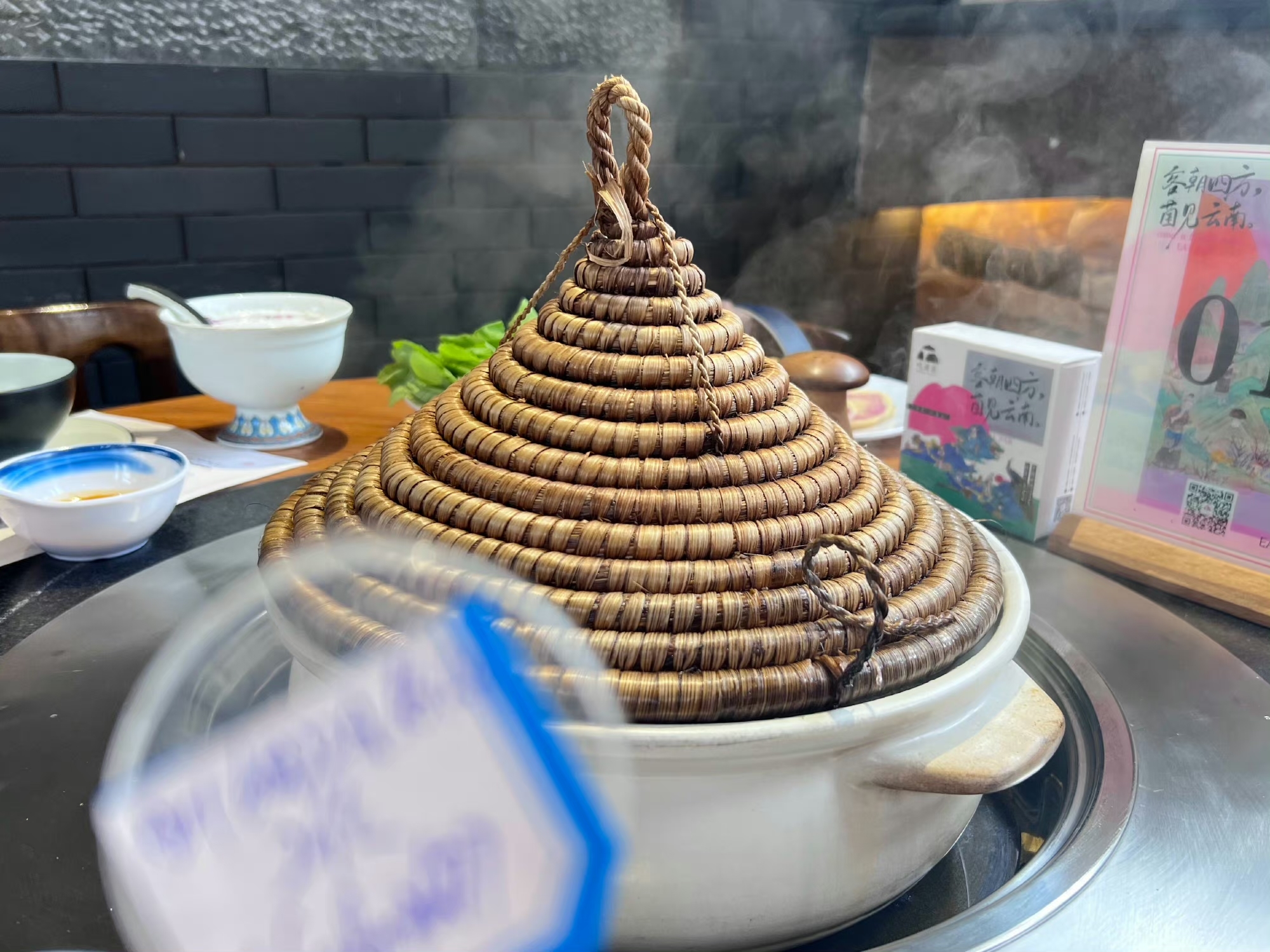 这次，轮到云南菜“出圈”了？