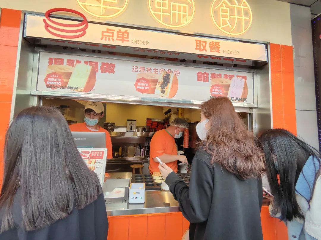 单价3-6元,年轻人排队买!这种街头小吃突然又火了!