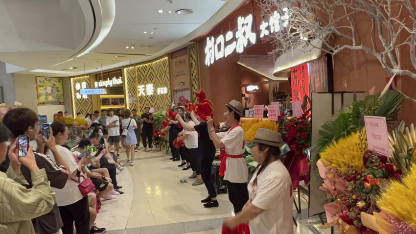 品尝地道的东北味，村口二叔家大馆子上海大悦城店正式开业